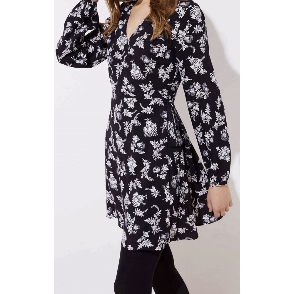 LOFT Women's Black Floral Flare Wrap‎ Dress Long Sleeves Size 6 New